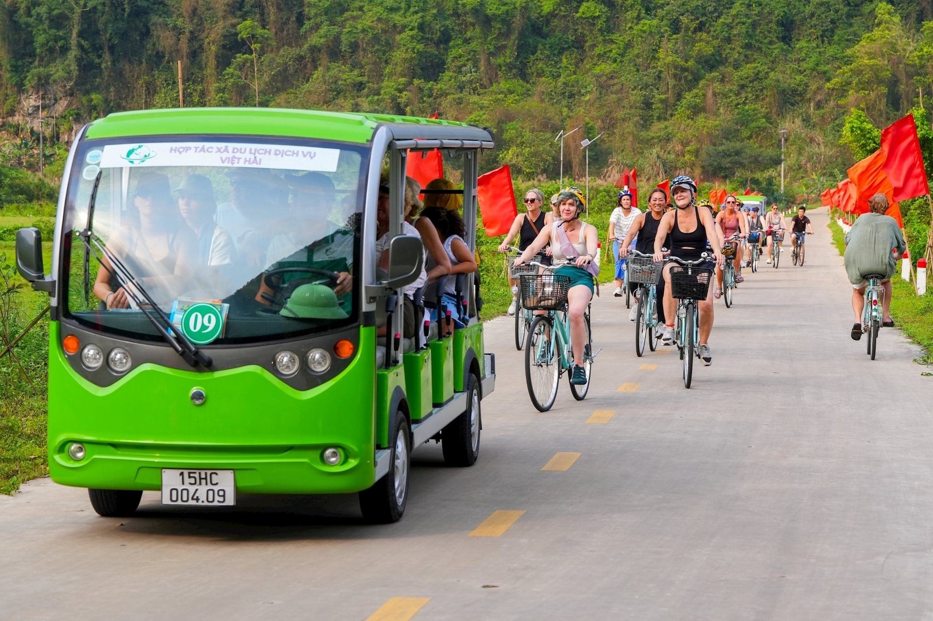 Bản tin du lịch Việt Nam và Hạ Long - ngày 25/10/2024
