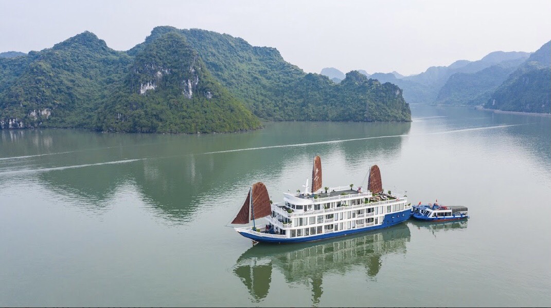 Du thuyền La Casta Daily cruise - tour thăm vịnh Hạ Long kết hợp tổ chức sự kiện đẳng cấp - Vietnam tonkin travel Du thuyền La Casta Daily cruise - tour thăm vịnh Hạ Long kết hợp tổ chức sự kiện đẳng cấp - Vietnam tonkin travel